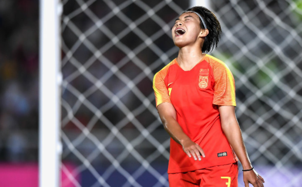 尴尬,中国女足半场0射门,贾秀全面色铁青!王霜献两粒经典进球