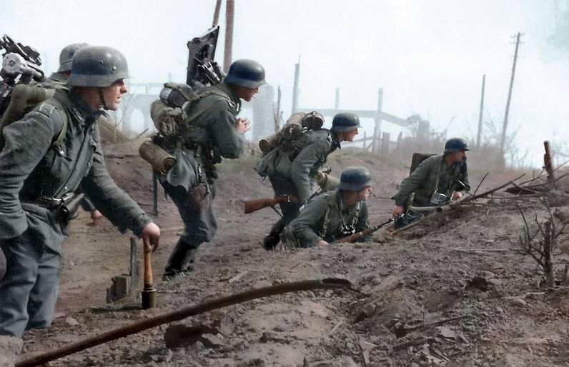 图:斯大林格勒战役德军在苏联施压下,丘吉尔同意在法国北部发动一次