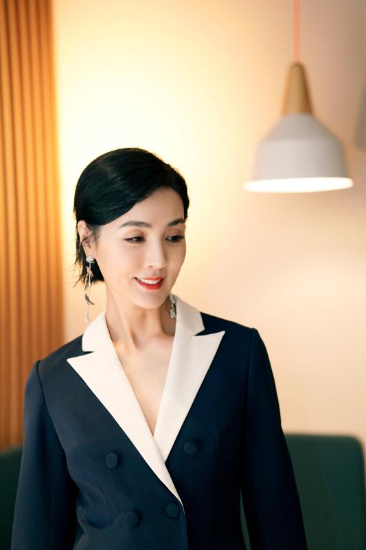 姜宏波受邀出席银川电影节简约西装帅气亮相