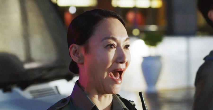 如今许多人看到惠英红后,都会尊称她为"红姐",足以见得大众有多认可她