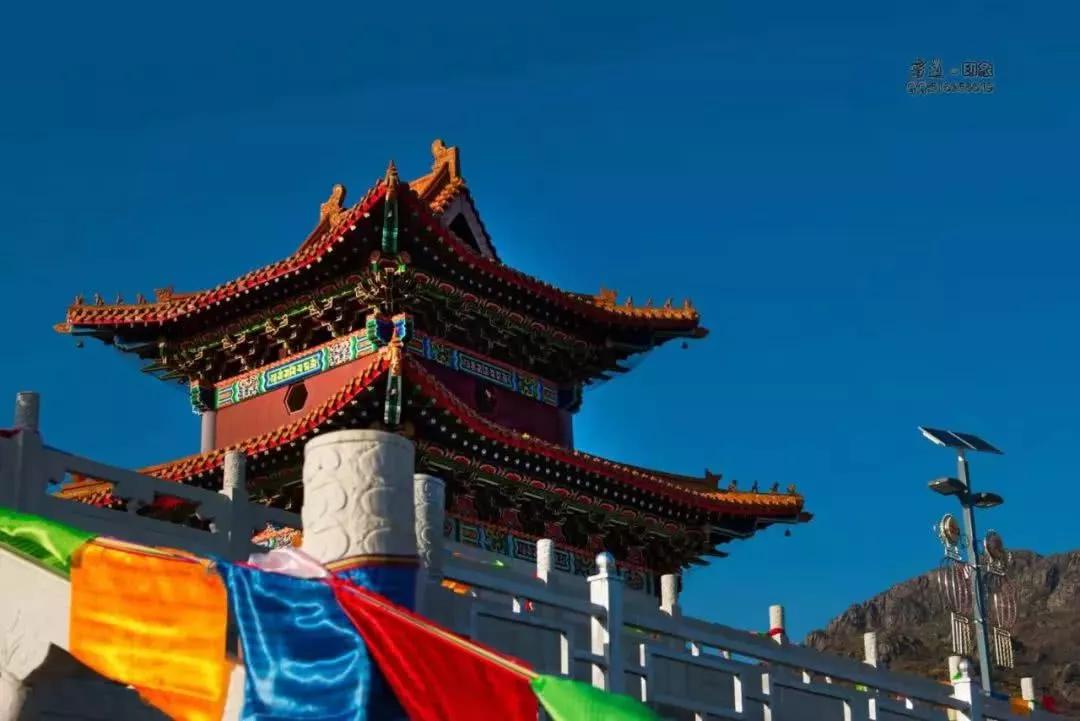 鸣钟香鼎绕红尘,幽林密谷显雄姿——根培庙