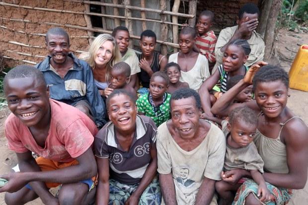 神秘刚果"侏儒"部落:吃猴脑毛毛虫,以锯齿牙为美