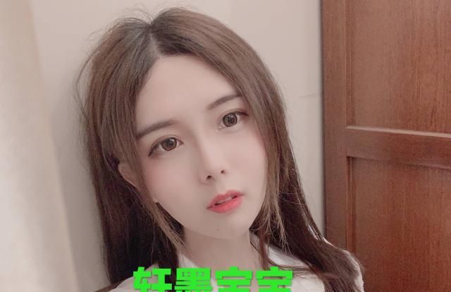 国服女装大佬同框,艾比搭档主播轩墨宝宝,弹幕:左右为"男"