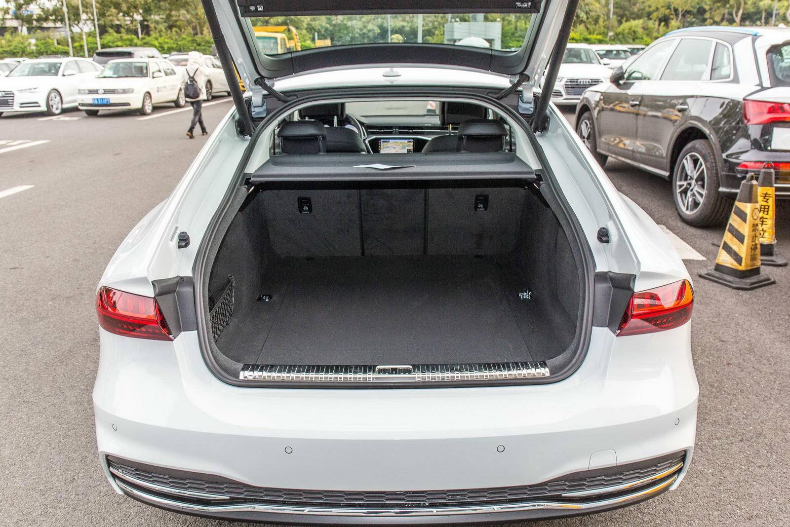 廉价版的帕拉梅拉55万起换代进口配带锁四驱底盘偷师保时捷