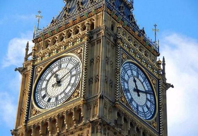 1859年,大钟由当时的英王工务大臣本杰明·霍尔爵士监制建造,耗资2.