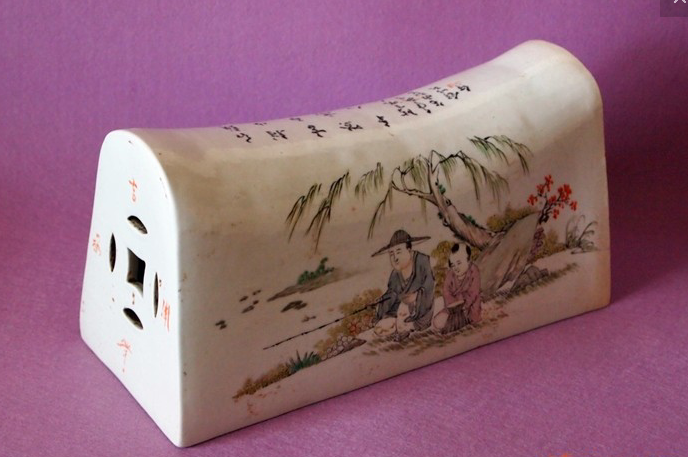 古代人睡觉为何用"瓷枕",这么硬枕着不难受吗?专家:方便女子