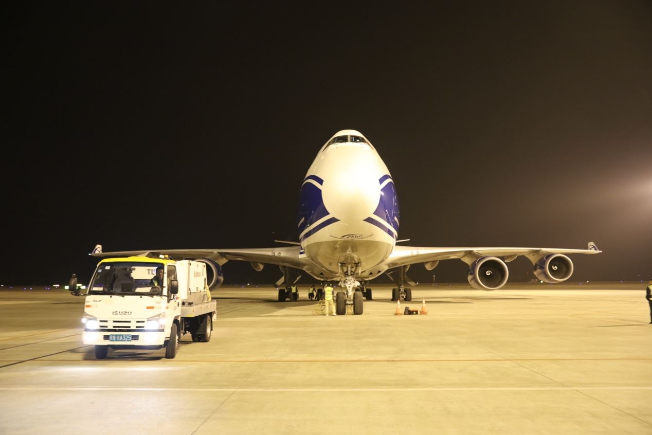 至此,宏远集团在khn-lgg货运包机航线上已经投入了每周五个航班,每周