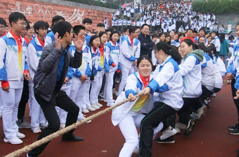 四川南充:龙门中学第五十二届田径运动会隆重开幕