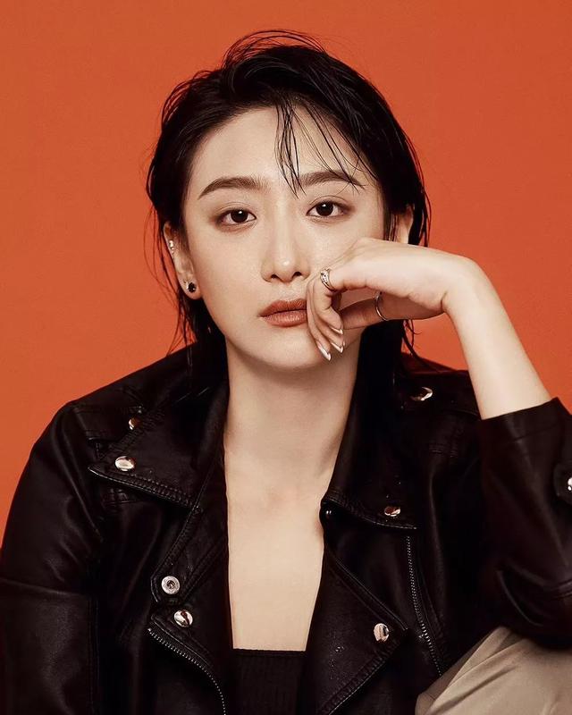 尚如梦亮相中国互联网电影节 黑色西装霸气十足