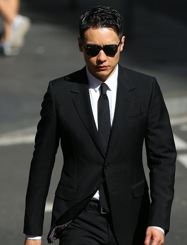 组图:高云翔案庭审第9日抵达法庭 黑西装墨镜一言不发