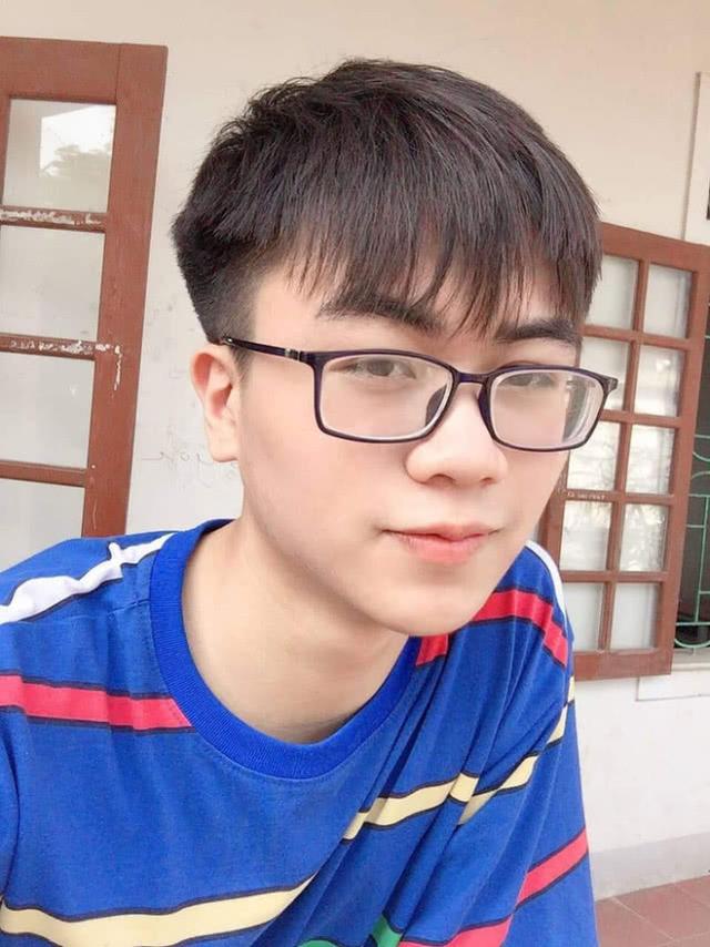 越南身高1.3米的女孩与1.85米男孩谈恋爱，因55厘米身高差走红