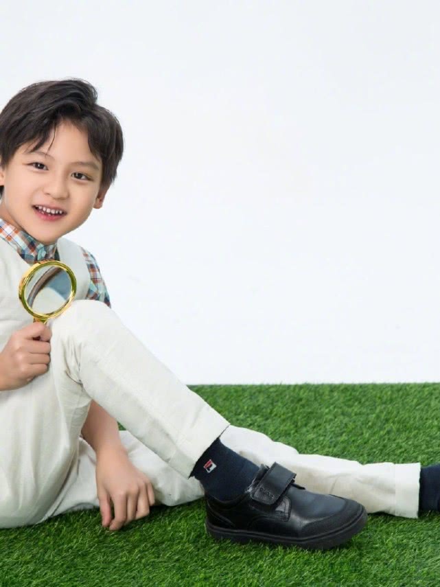 叶一茜为儿子庆生,田宸羽拍写真超帅气,继承了她与