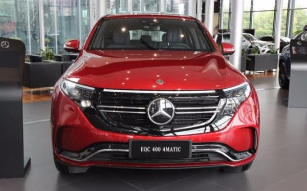 全新奔驰EQC到店实拍，轴距超2米8+续航415KM，竞争奥迪e-tron