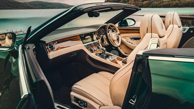 新欧陆GT敞篷版官图发布，提供新材质车顶