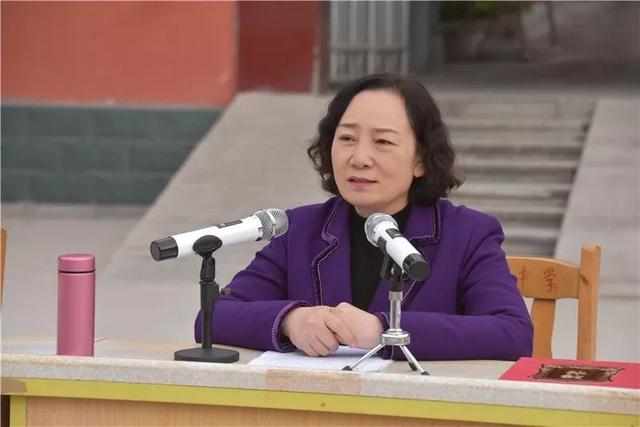 河南省检察院副检察长周新萍受聘西峡县太平镇初级中学法治副校长