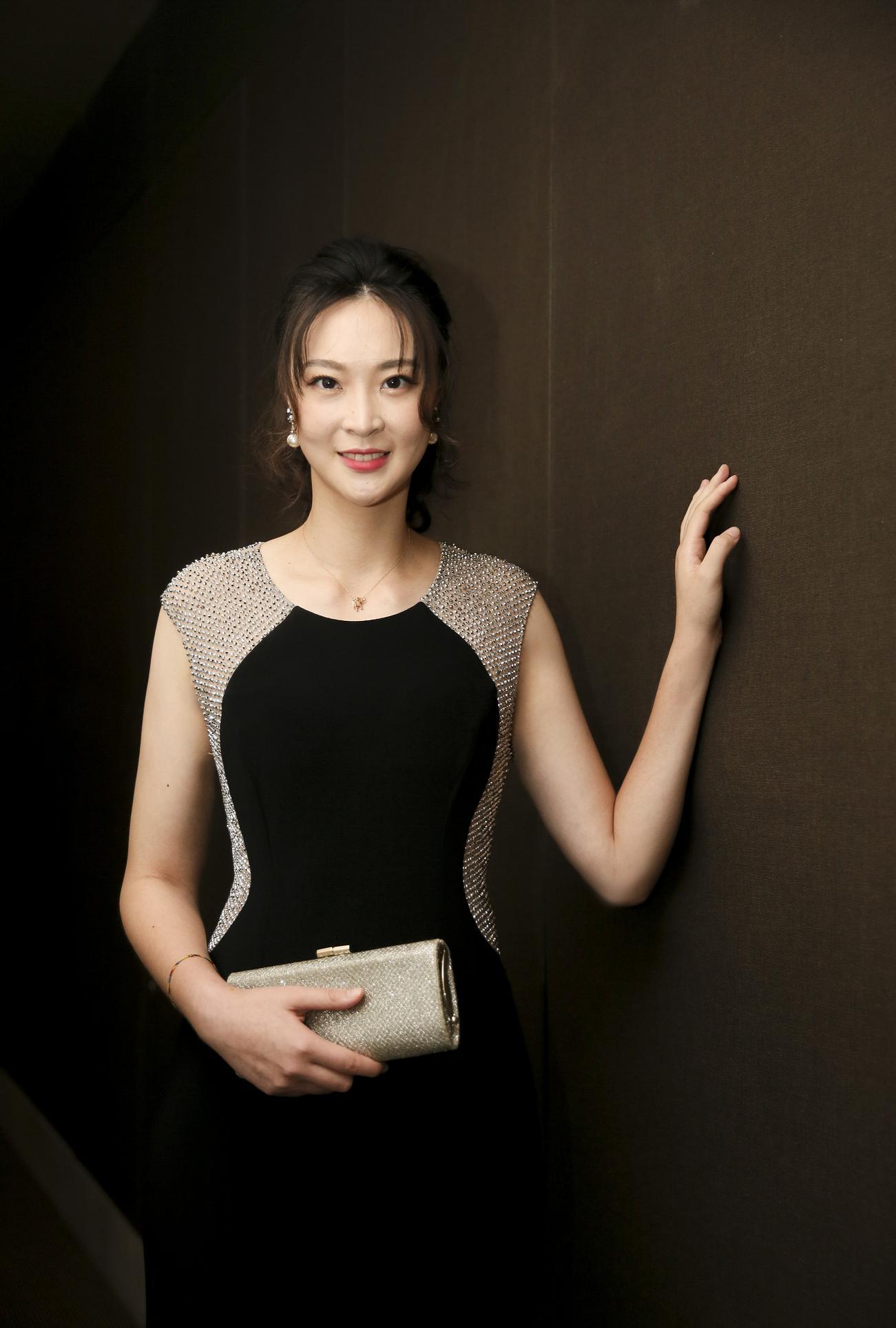 惠若琪最新写真出炉女人味十足28岁女排最美队长回头率满分