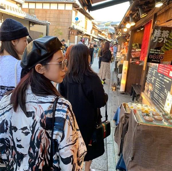 张一山和宋妍霏疑似在日本约会，章子怡和孟美岐成了“挡箭牌”
