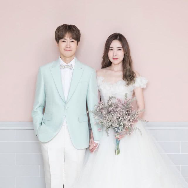 简美妍黄保罗婚礼现场首曝光,尹恩惠李姬珍沈恩珍献上新婚祝词