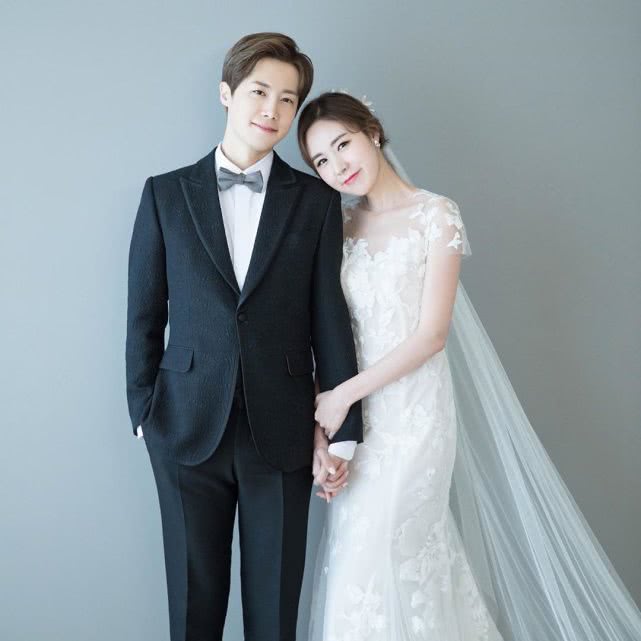 简美妍黄保罗婚礼现场首曝光,尹恩惠李姬珍沈恩珍献上新婚祝词