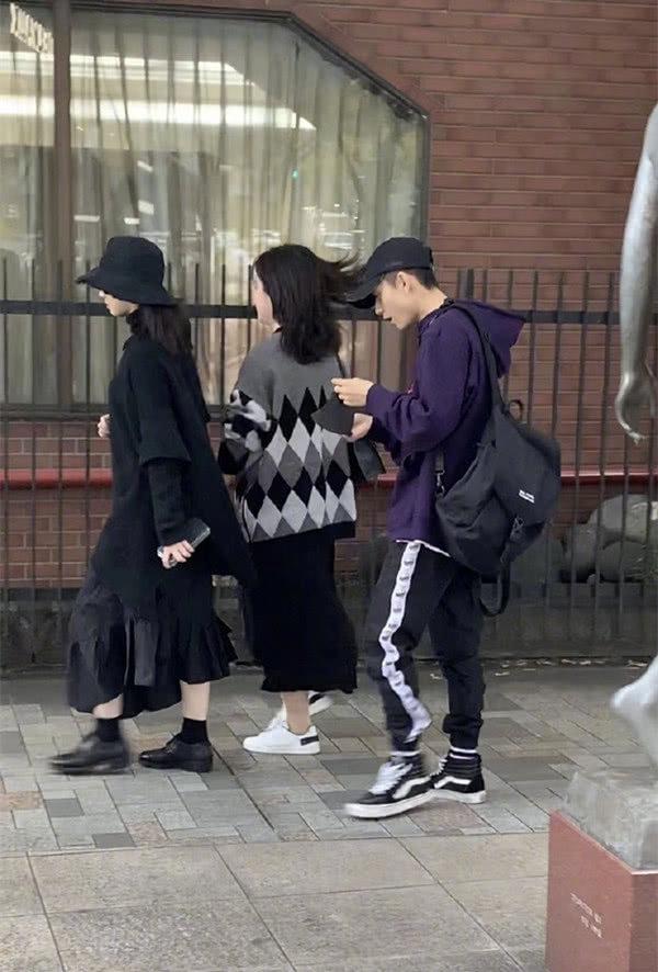 张一山和宋妍霏疑似在日本约会，章子怡和孟美岐成了“挡箭牌”