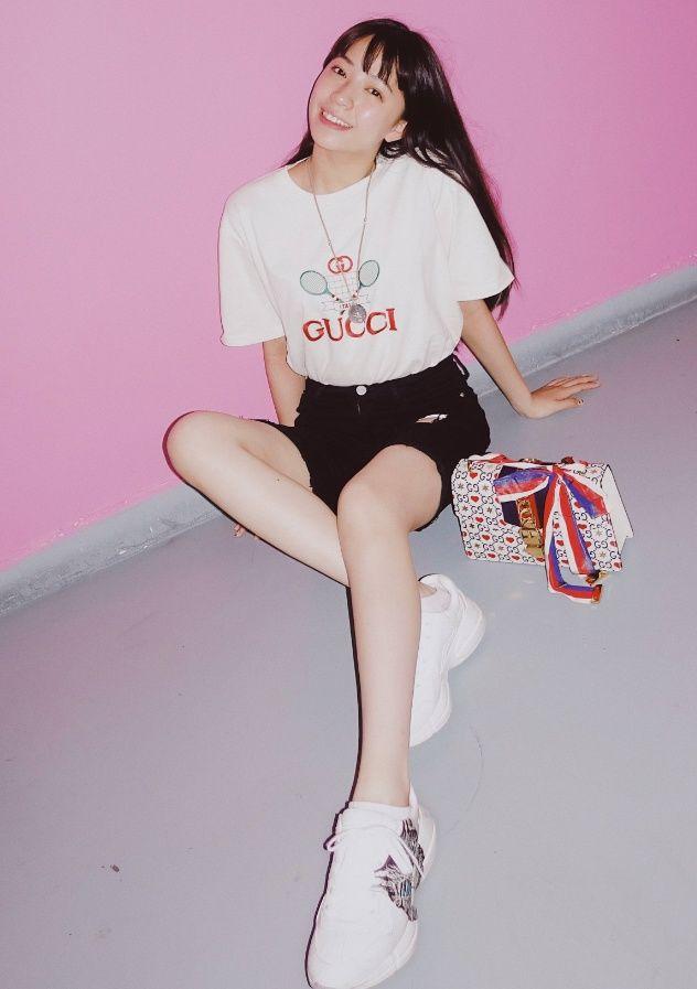 15岁的欧阳娣娣仿姐式长大!关掉十级特效,凹出的腿让人窒息