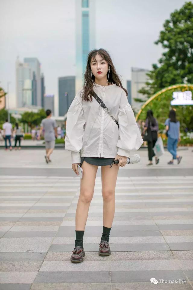 街拍街头潮人的长发穿搭时尚造型,套装搭配更加显高显瘦有气质