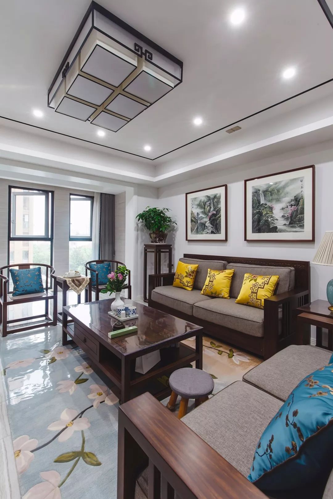 新中式客厅,这样吊顶很简单,却也有档次感