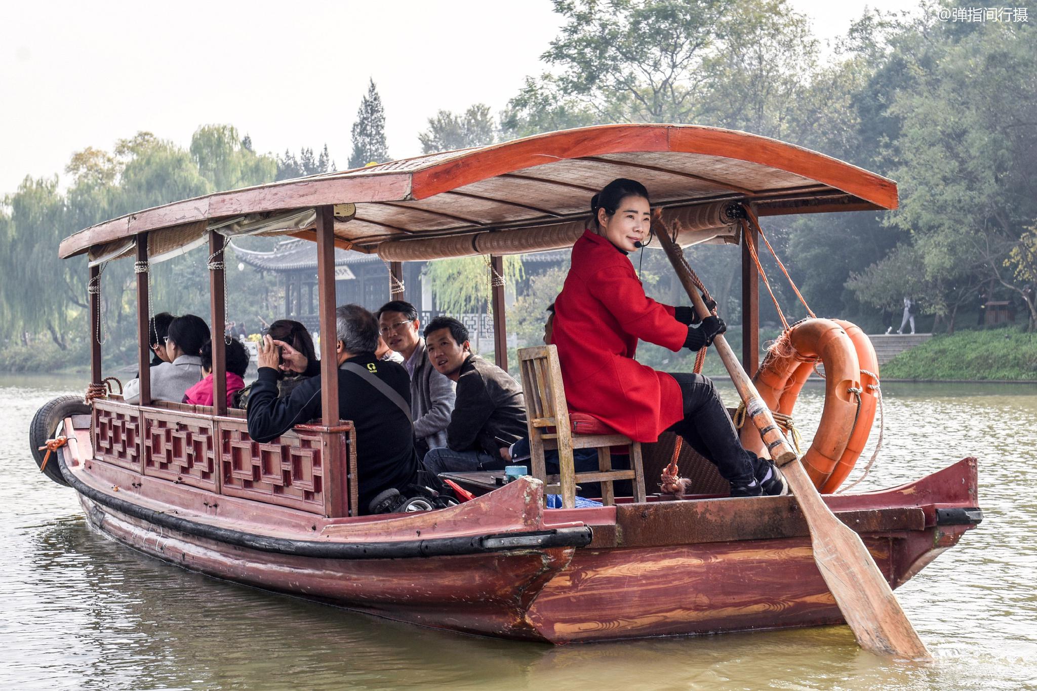 最低调的江南美女是扬州瘦西湖船娘她们不仅仅会摇橹船