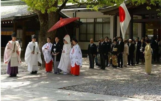 从公家贵族到新华族，浅析古代日本贵族的演变及对国民的影响