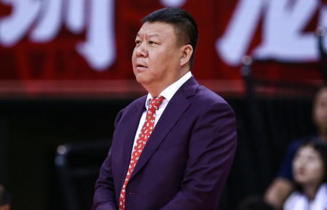 八天内被倒数第一双杀!cba最水主帅浮现,他把冲冠大热带成鱼腩