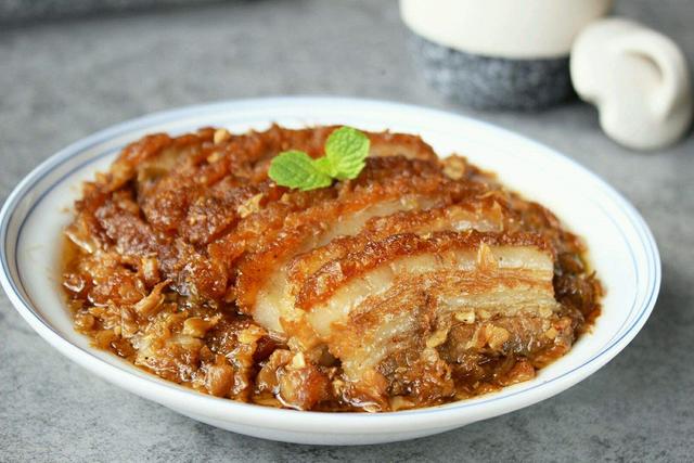 做起来简单的冬菜扣肉,香鲜可口,味浓不腻,好吃又美味