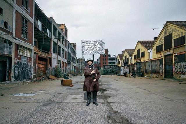 美国破产的汽车城底特律:基础设施差,到处是没