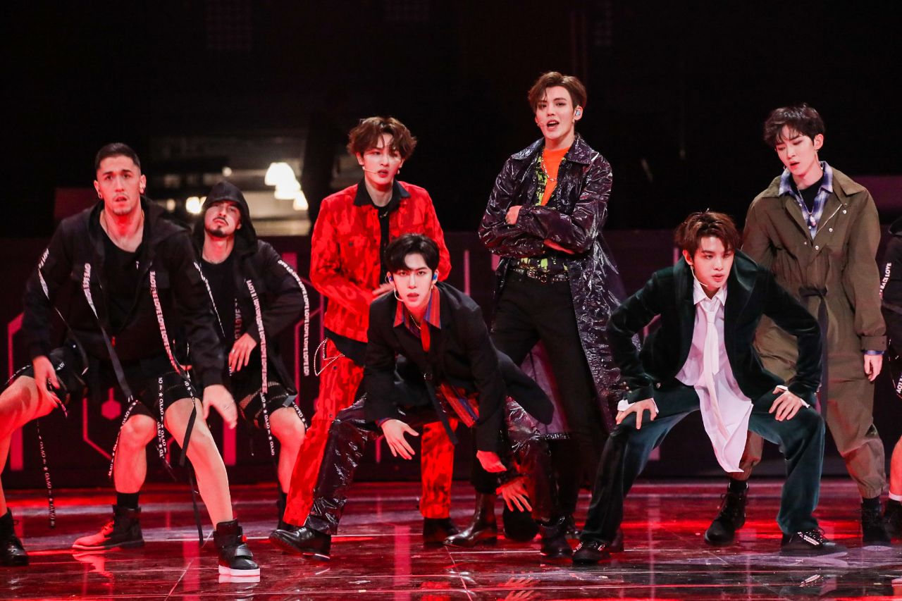 天猫双11狂欢夜 群星熠熠燃爆周末 猫晚两大卫视收视率绝对第一