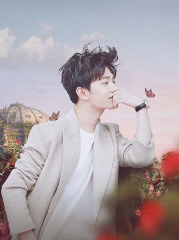 杨洋假发造型曝光,黑色贝雷帽惊艳众人,真是太帅了!