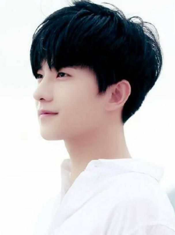 杨洋假发造型曝光,黑色贝雷帽惊艳众人,真是太帅了!