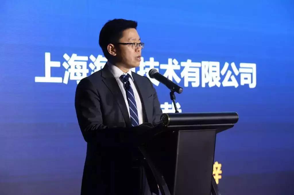 江苏有线党委书记,董事长王国中,上海海思技术有限公司总裁熊伟出席