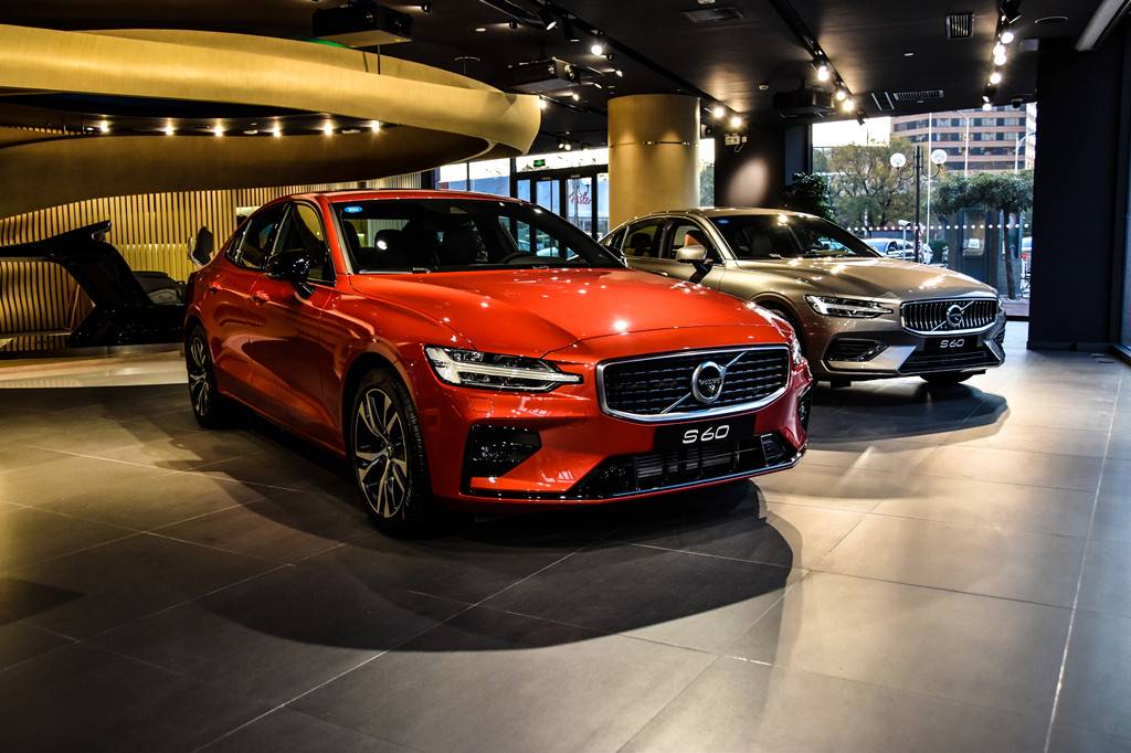 基于沃尔沃spa模块化架构打造的全新国产s60前脸和v60(配置|询价)保持