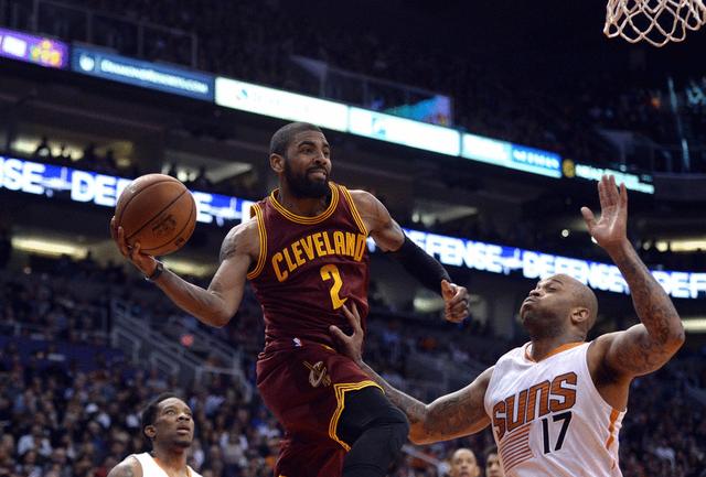 在被伤病击倒之前,罗斯的球风可谓是比选择的威少还要劲爆,变向不减速