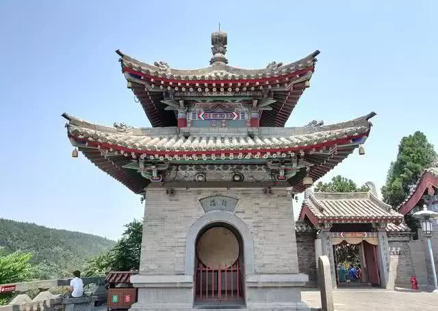 河南这座香山寺,白居易曾斥资重修,乾隆皇帝巡游称颂,古朴幽静