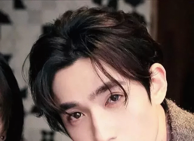 娱乐圈眼睛好看的男星罗云熙清澈白敬亭青涩他最吸引人