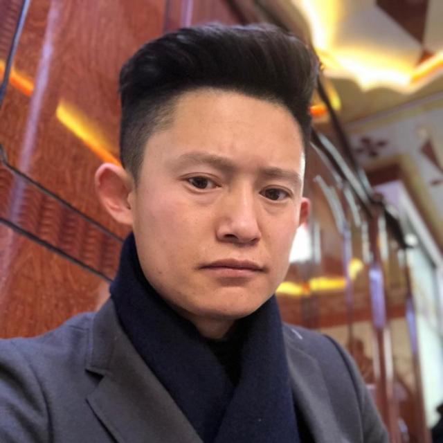 他就是"雪茸堂",他的抖音作品基本都是很豪华的东西.