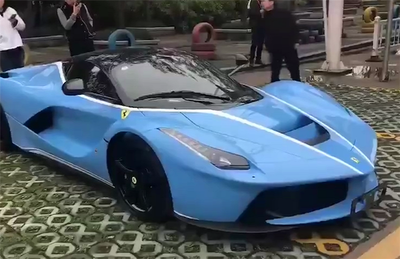 再一次看到贾乃亮当年座驾,婴儿蓝拉法,5千万卖掉,目前是三手