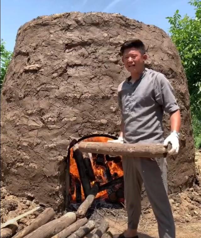 据悉,"雪茸堂"线下的实体公司为"青海雪茸堂生物科技有限公司",以经营