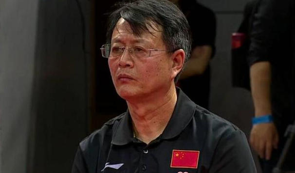 吴敬平是国乒昔日大名鼎鼎的金牌教练,曾经带出过马琳,王皓,樊振东和