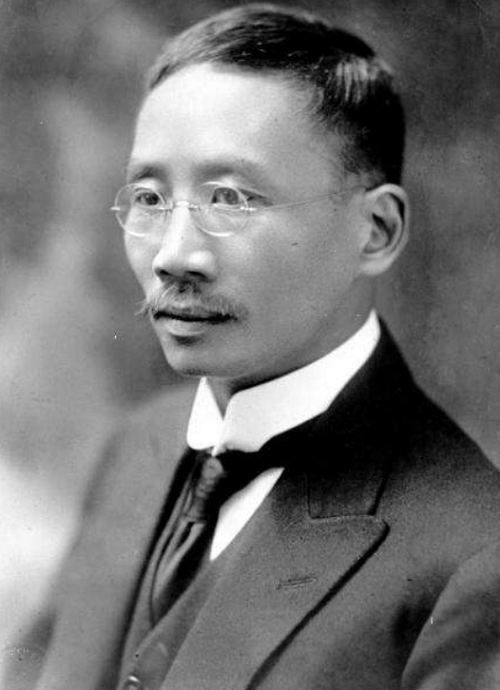 后来,蔡元培担心孩子们的前途会被耽误,便和马相伯一起创办了大名鼎鼎