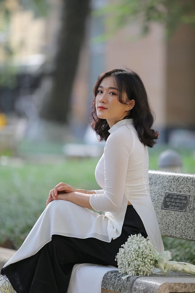 hoang quynh今年21岁,来自越南胡志明市.