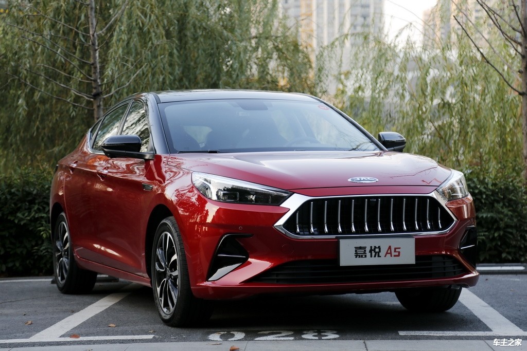 颜值和底盘都很能打的掀背运动家轿 江淮嘉悦a5试驾