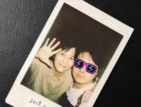 papi酱宣布怀孕与老公从大四就恋爱结婚五年终有爱情结晶