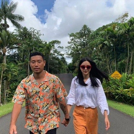 姜gary首晒老婆孩子照片夫妻俩牵手秀恩爱一家人幸福满满