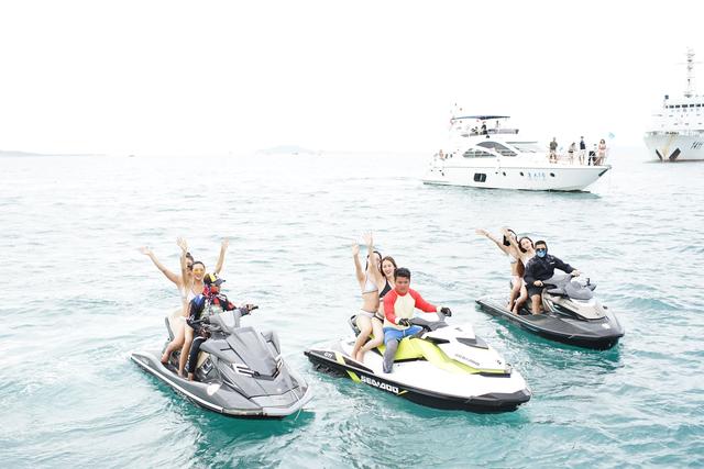 冬天旅游去三亚晒晒比基尼照感受游艇出海的激情
